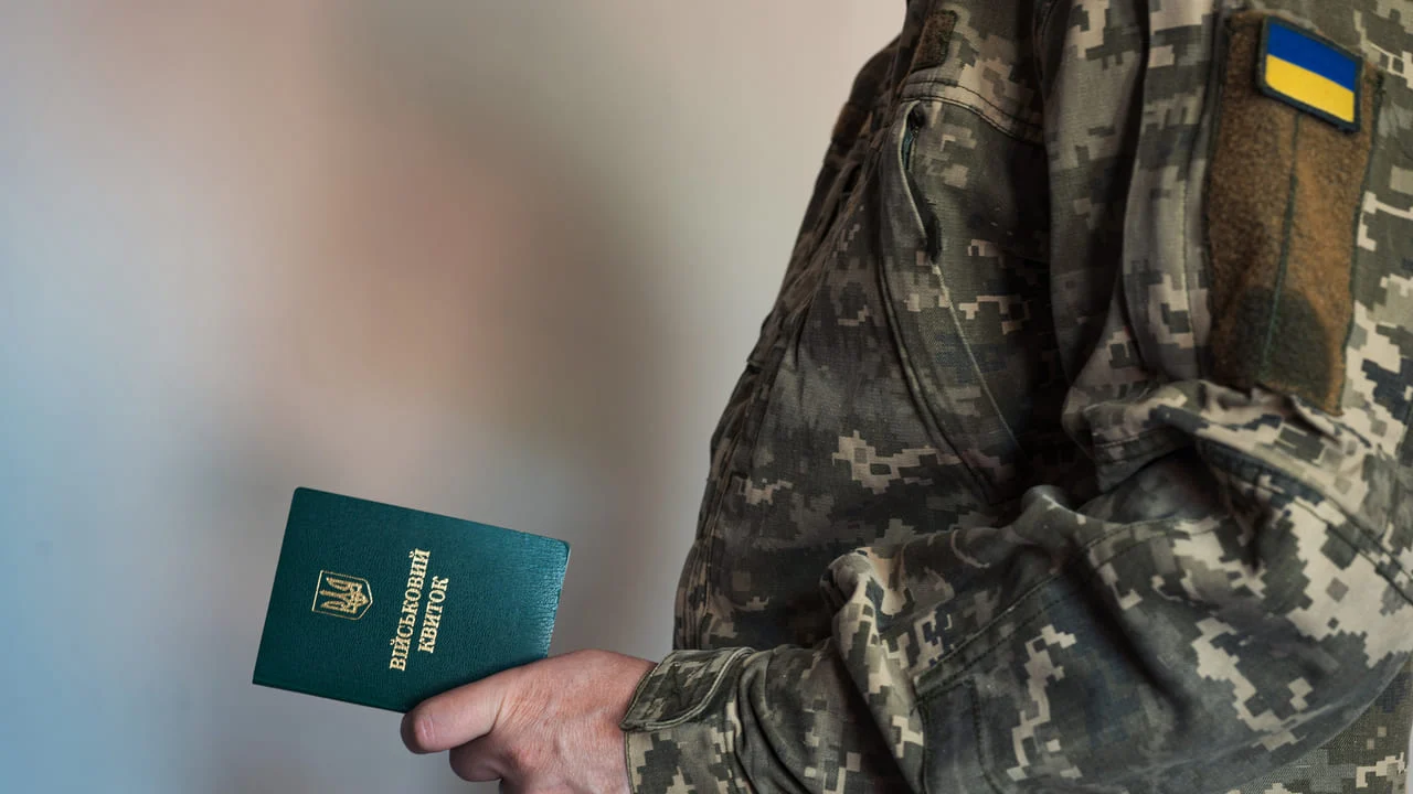 «Витягли просто з автобуса»: на Черкащині 5 сіл залишилися без автобусного сполучення через мобілізацію водіїв