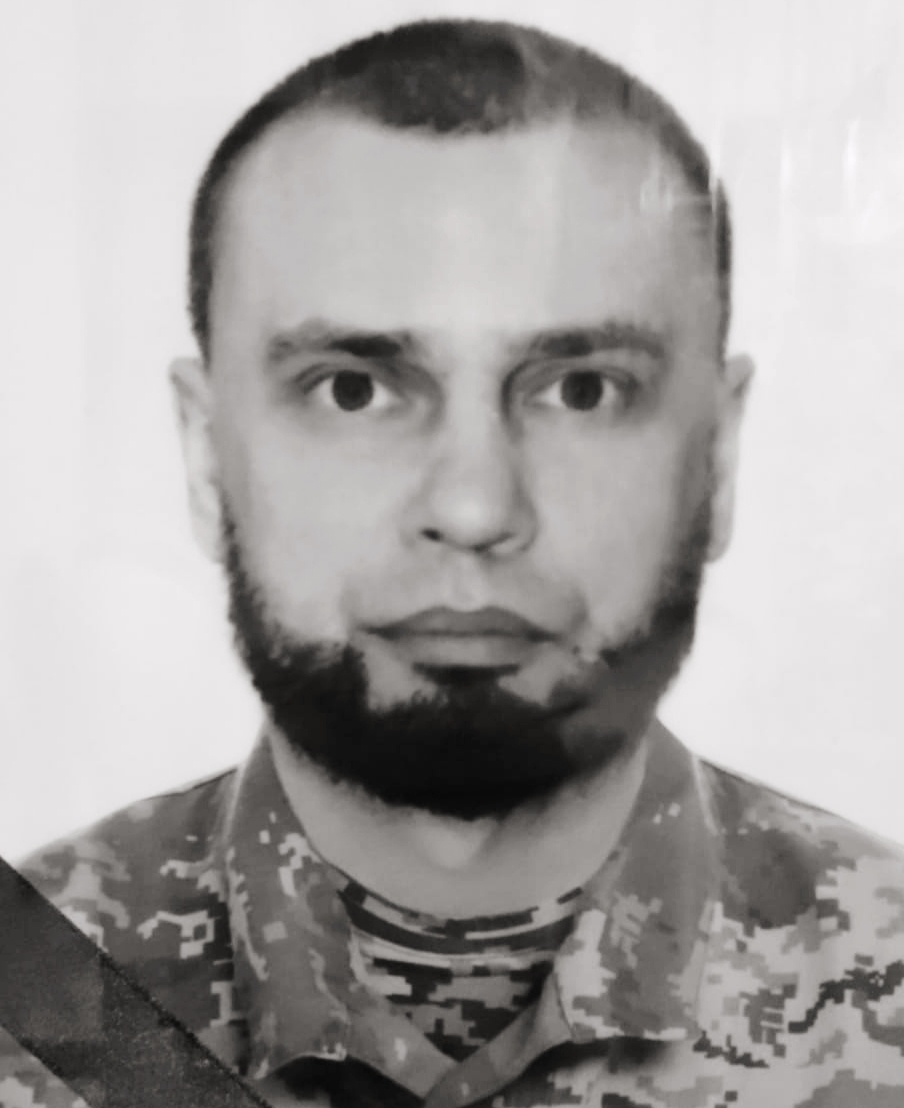 Вважали зниклим безвісти: у Черкасах попрощалися з бійцем, який брав участь в АТО
