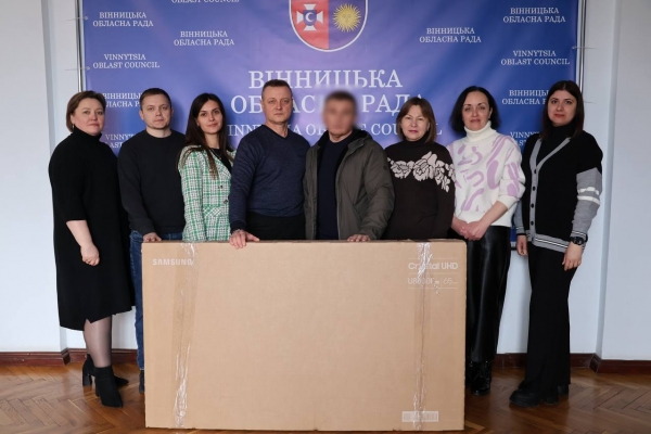 Виконавчий апарат Вінницької обласної Ради передав оргтехніку військовим