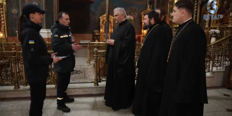 Безпека на Великдень: у Вінниці рятувальники проводять превентивну роботу у храмах