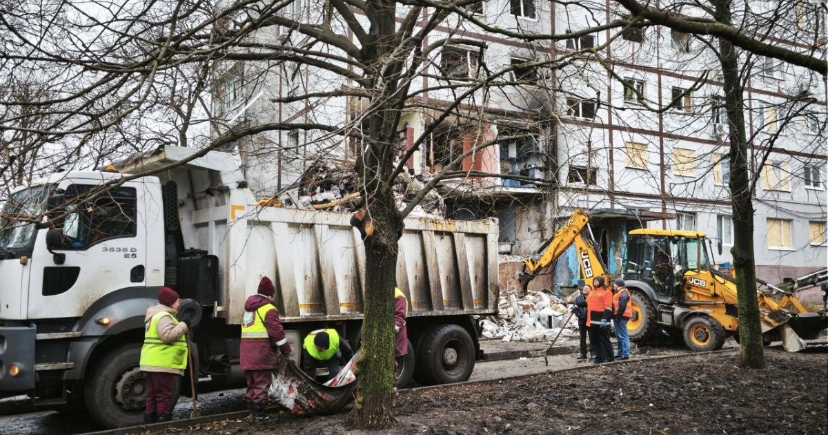 Через нічні атаки дронів у Харкові пошкоджені 20 будинків