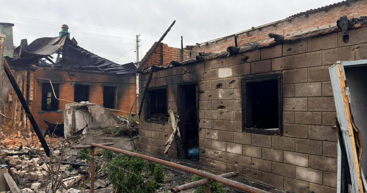 Після нічної атаки у місті на Харківщині спалахнули пожежі