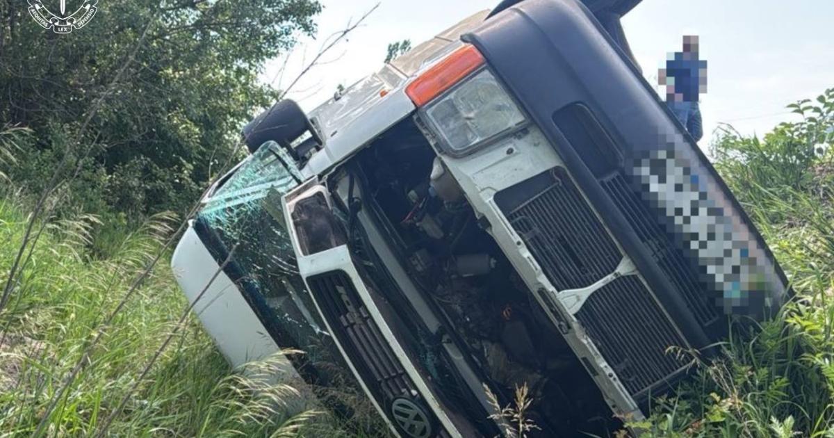 На Харківщині перекинувся автобус із дітьми та вчителями