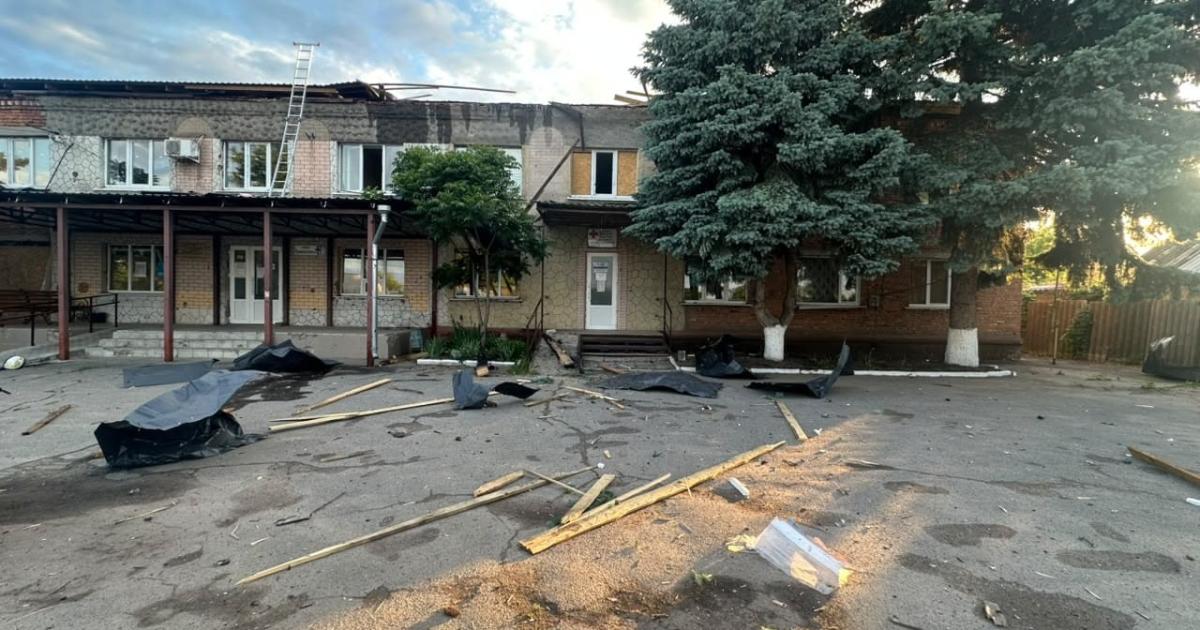 Близько 30 російських дронів чотири години тероризували село у Харківському районі