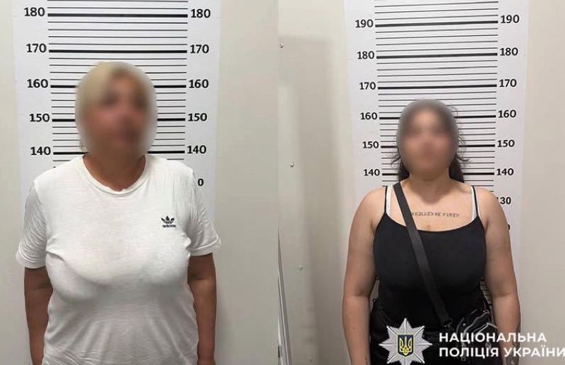 Шахрайки мати та донька