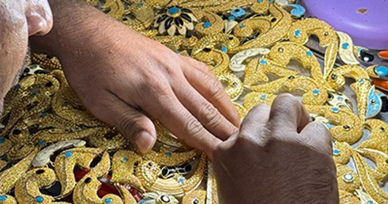 Ювеліри створили найдорожчу в світі золоту сукню