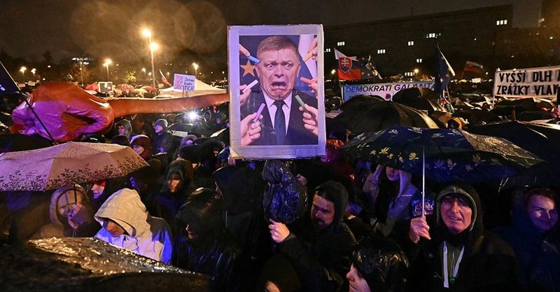 Словаки вимагають відставки прем'єр-міністра Роберта Фіцо