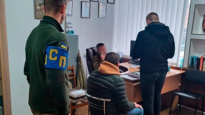 400 доларів за ухилення від служби