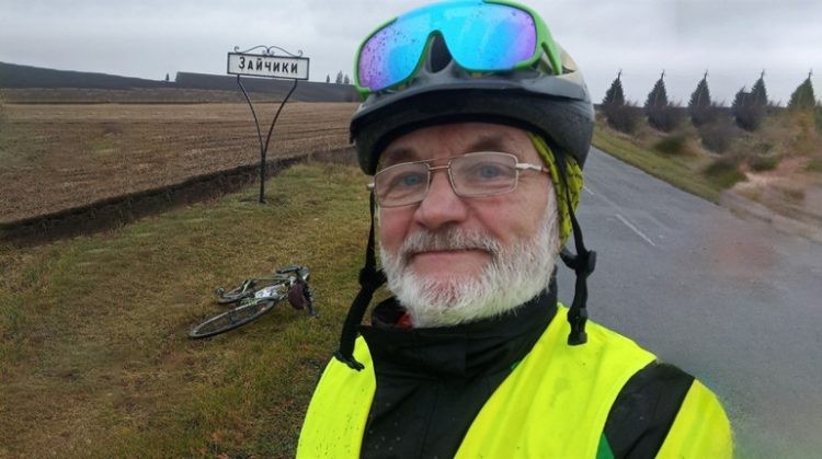 Пенсіонер з Хмельниччини розпочав шлях до легендарного вело марафону