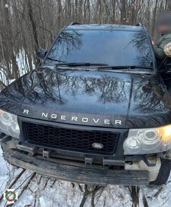 Авто з ухилянтами проривало кордон