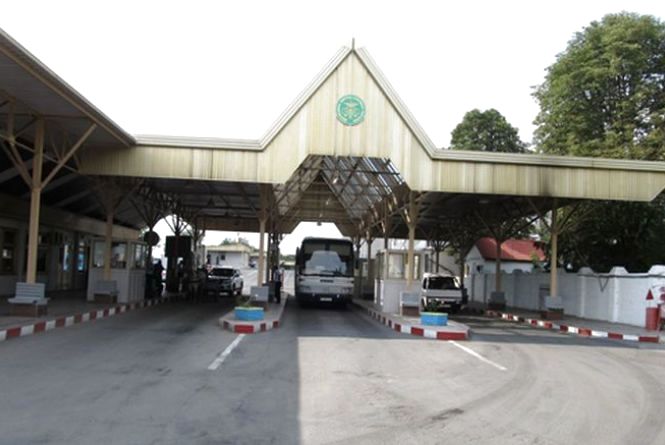 Вінничани намагалися незаконно ввезти товару на 16000 єаро