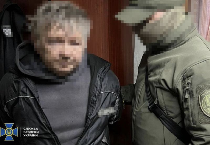 Залучав неповнолітнього сина, щоб той корегував ракети по будинках земляків