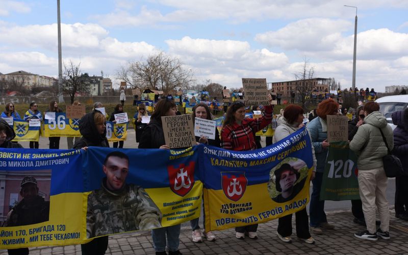 "Поверніть Героям імена!" - вимагають родичі загиблих та зниклих безвісти вінничан