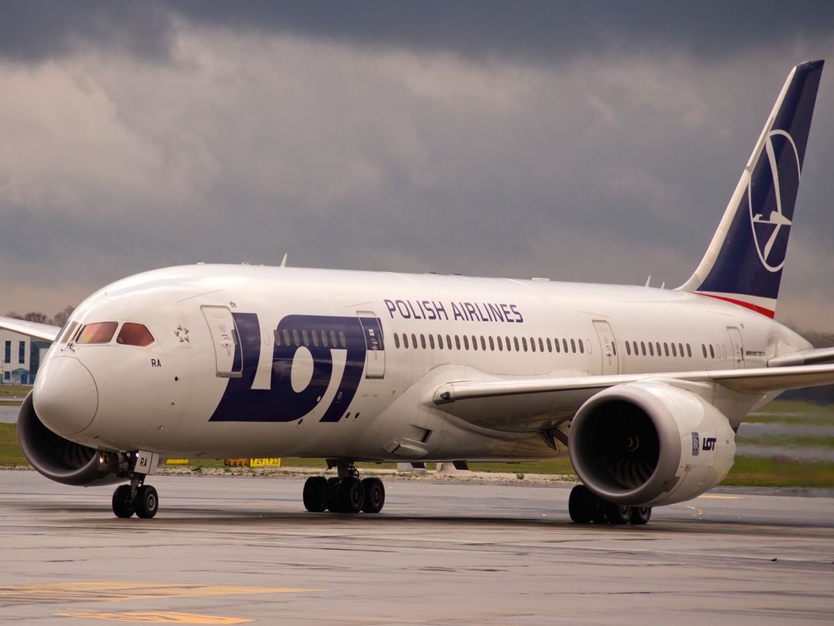 Блискавка влучила у польський літак з пасажирами