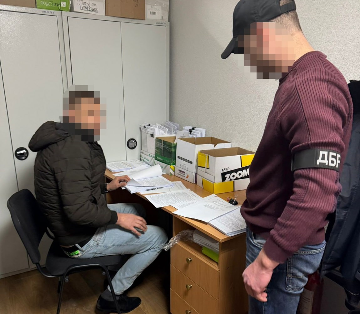 Командир взводу продовжив здійснювати незаконні бойові виплати попри кримінальну справу його попередника