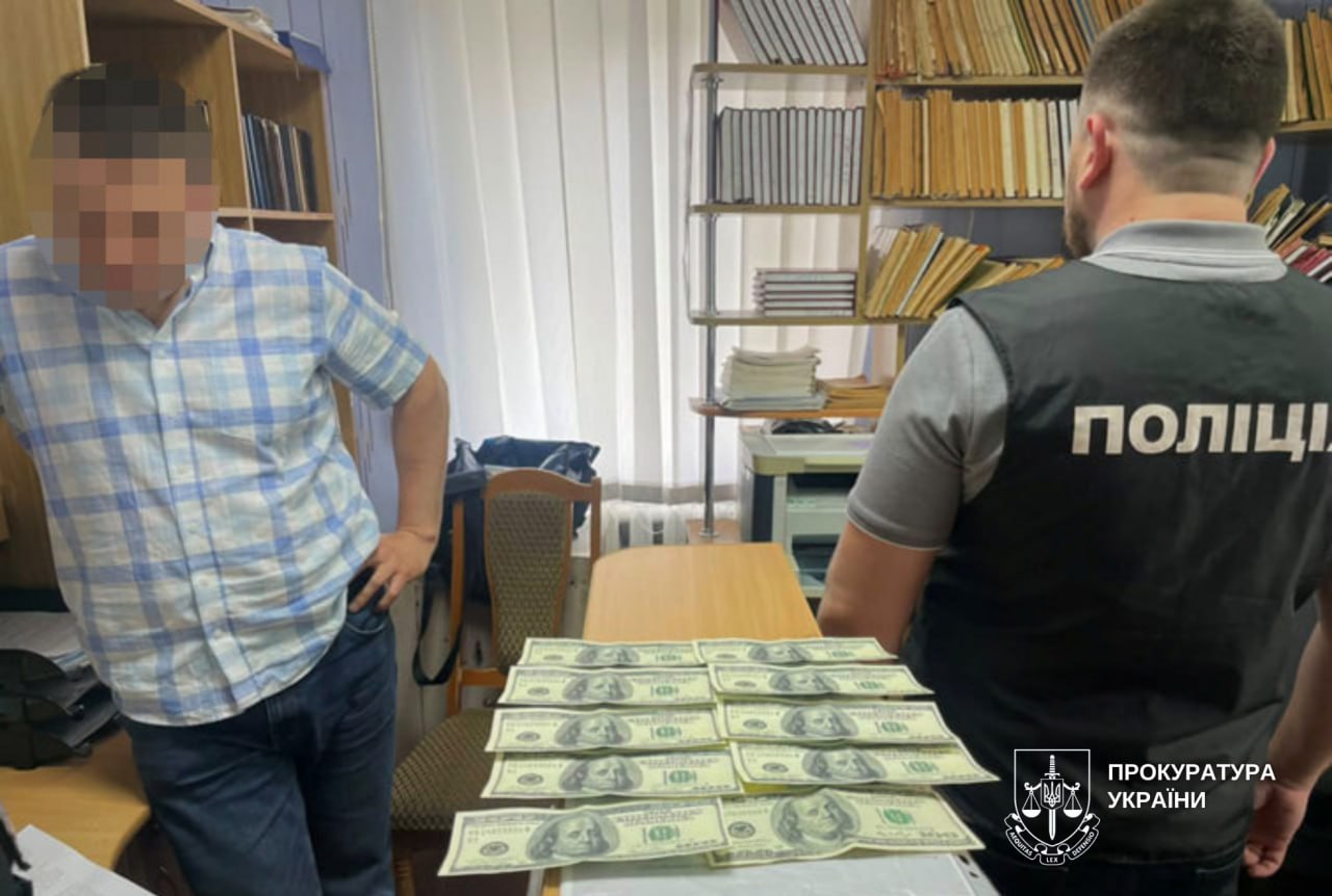 На Вінниччині на хабарі затримали керівника районного БТІ