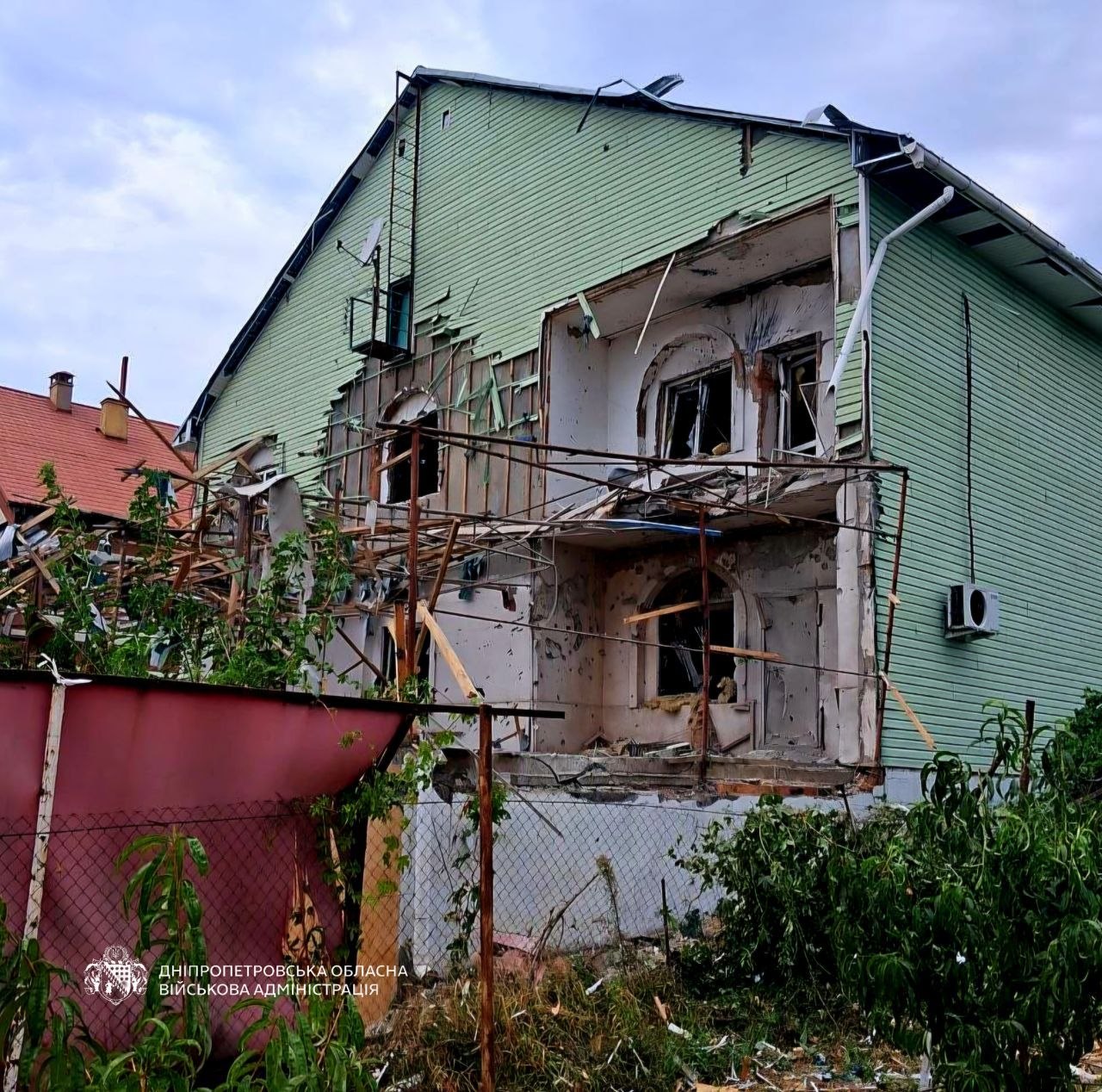 Росіяни понад 20 разів атакували Нікопольщину: поранений поліцейський