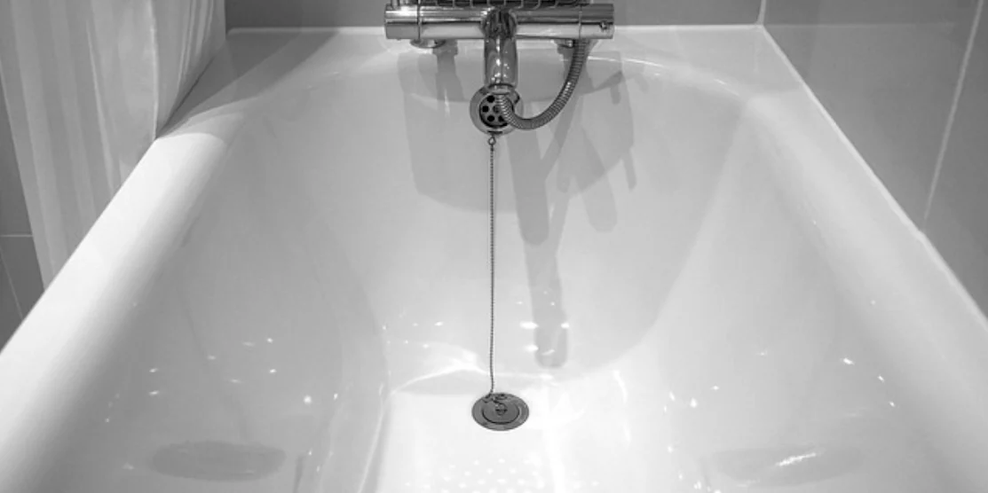 Як швидко відчистити ванну від застарілого нальоту, жовтизни та іржі