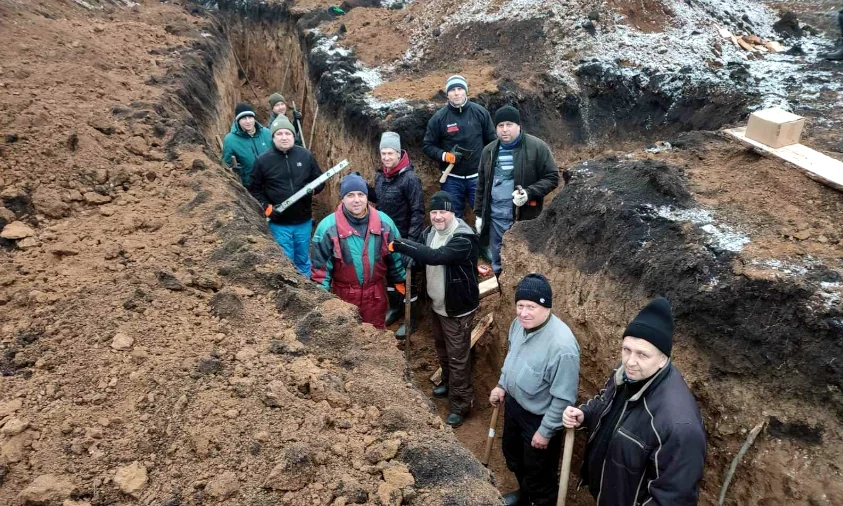 Мешканці Дубенщини допомагають будувати укріплення на Дніпропетровщині