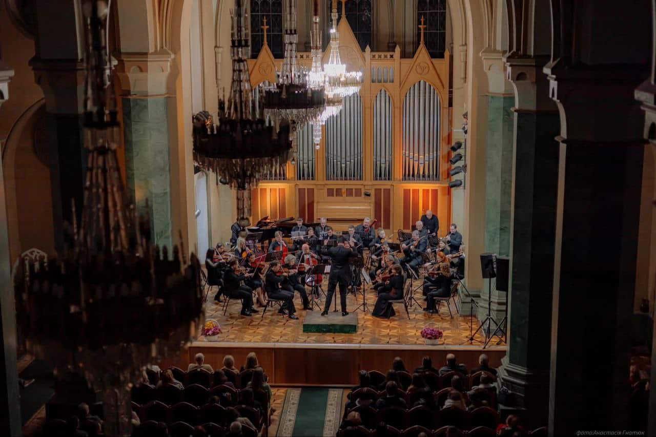 Камерний оркестр Рівненської філармонії відзначає 50 років на сцені