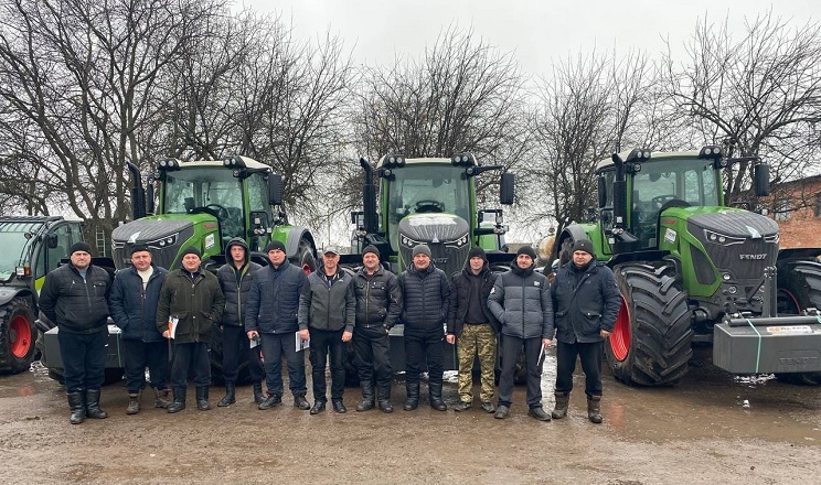 «Астра» активно відвантажує трактори на Чернігівщину
