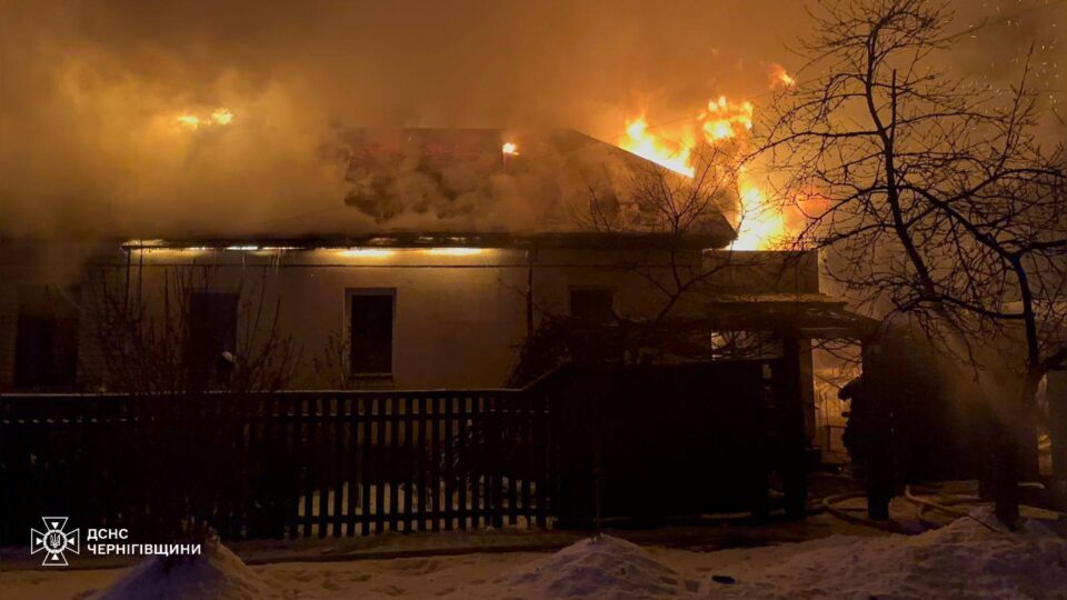 Критичну інфраструктуру Чернігівщини атакував ворог: на місцях влучань працювали вогнеборці