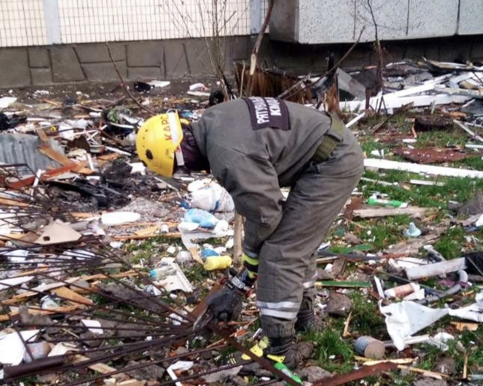 У Києві з ночі тривають роботи з ліквідації наслідків ворожої атаки на об’єктах вулично-дорожньої мережі та прибудинкових територіях