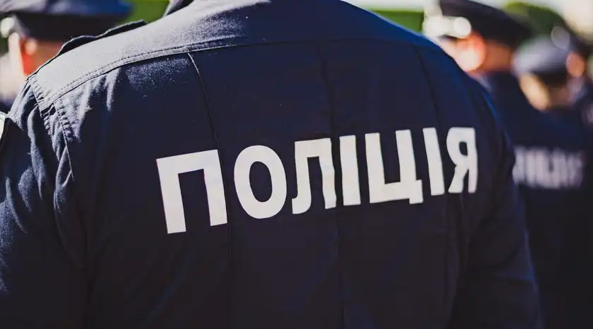 Мер українського містечка побив молодого чоловіка на очах у поліції (ВІДЕО)