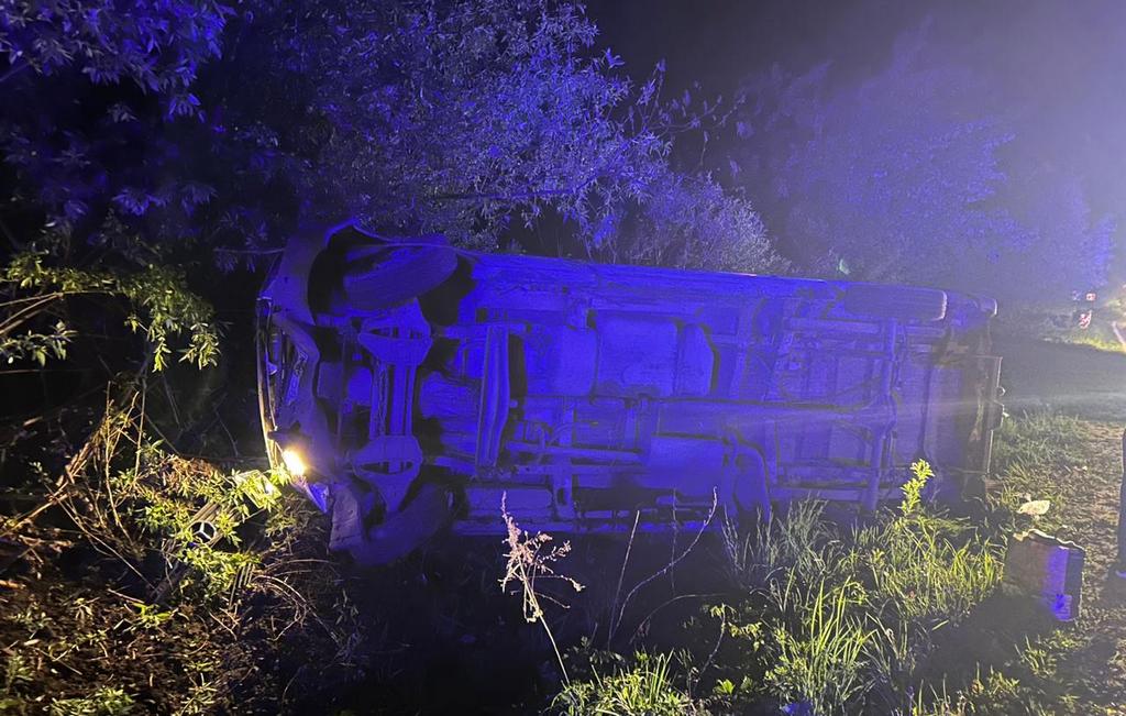 На Львівщині у ДТП перекинувся мікроавтобус, постраждали семеро людей (ФОТО)