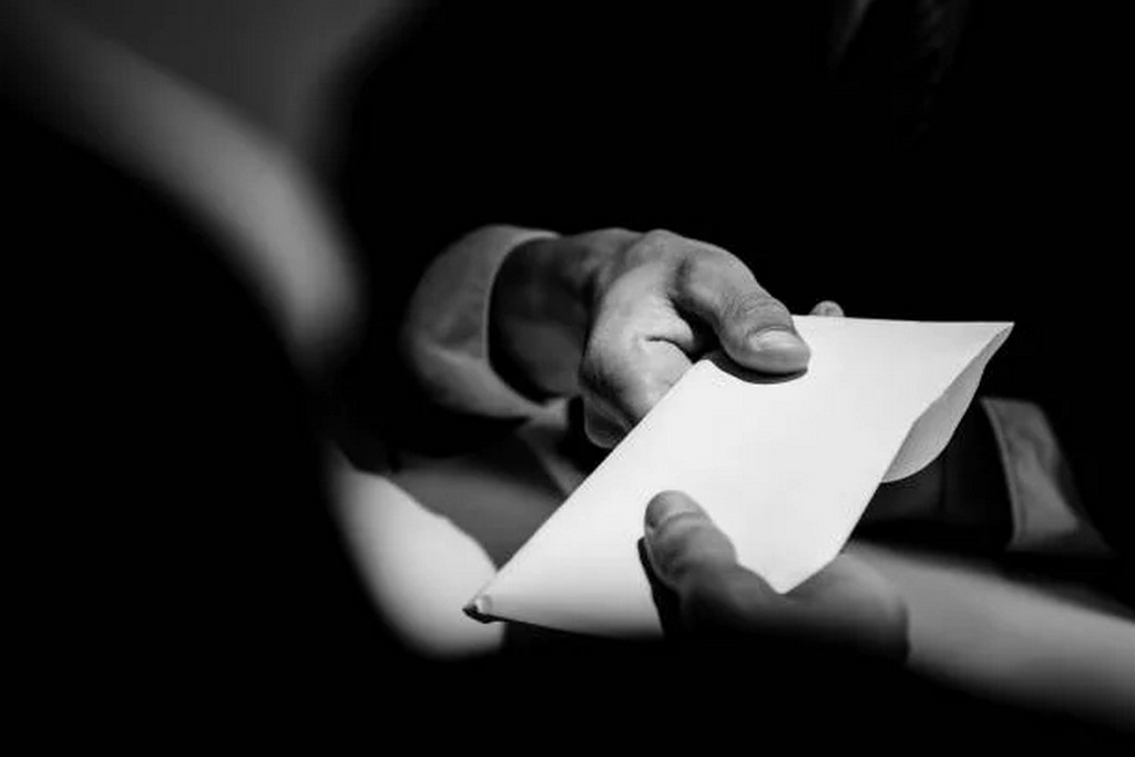 Заволодів нерухомістю уродженця Кіпру на мільйони гривень - у Києві підозрюють "чорного" адвоката