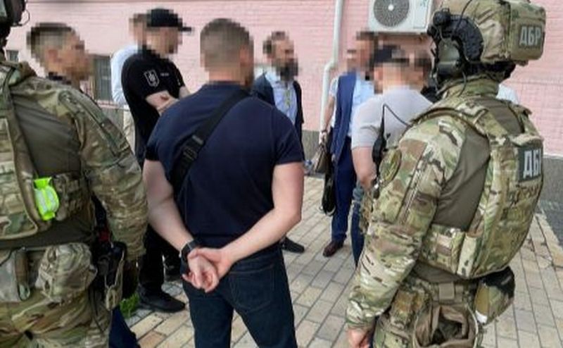 ДБР затримало ексзаступника голови Вищого Господарського суду, який планував втекти з України