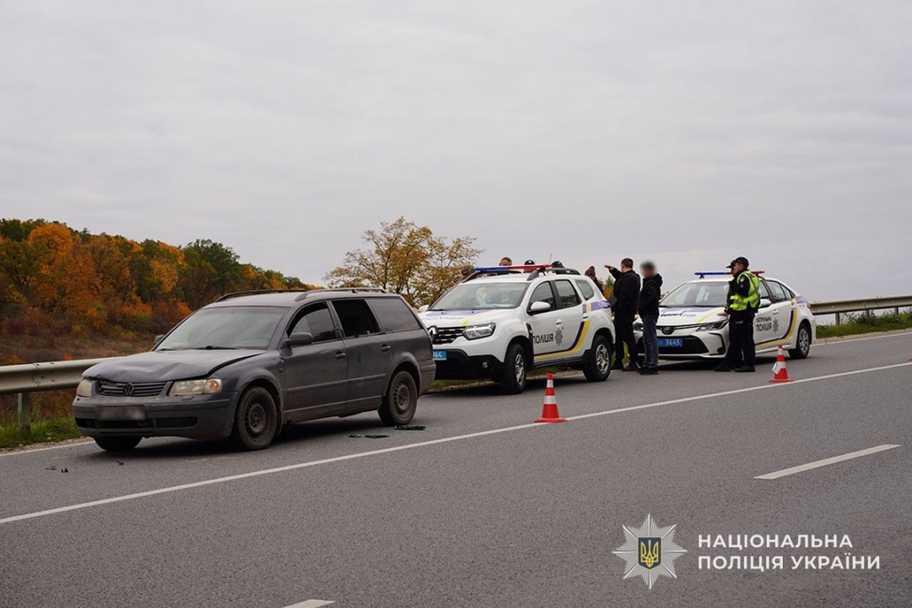 Напали на авто ТЦК: на Тернопільщині чоловіки на Mercedes допомогли ухилянту втекти (ВІДЕО)