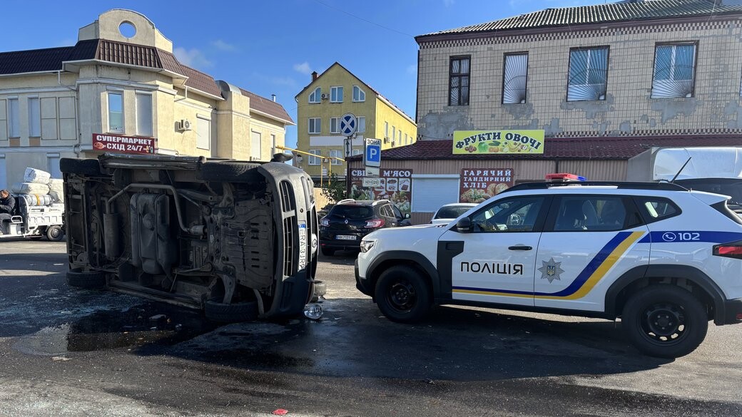 В Одесі натовп напав на військових ТЦК: розтрощили мікроавтобус, є травмовані (ВІДЕО)