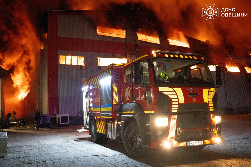 Масований наліт БпЛА на Одещину: росіяни знищили склад з бойлерами та обігрівачами (ВІДЕО)