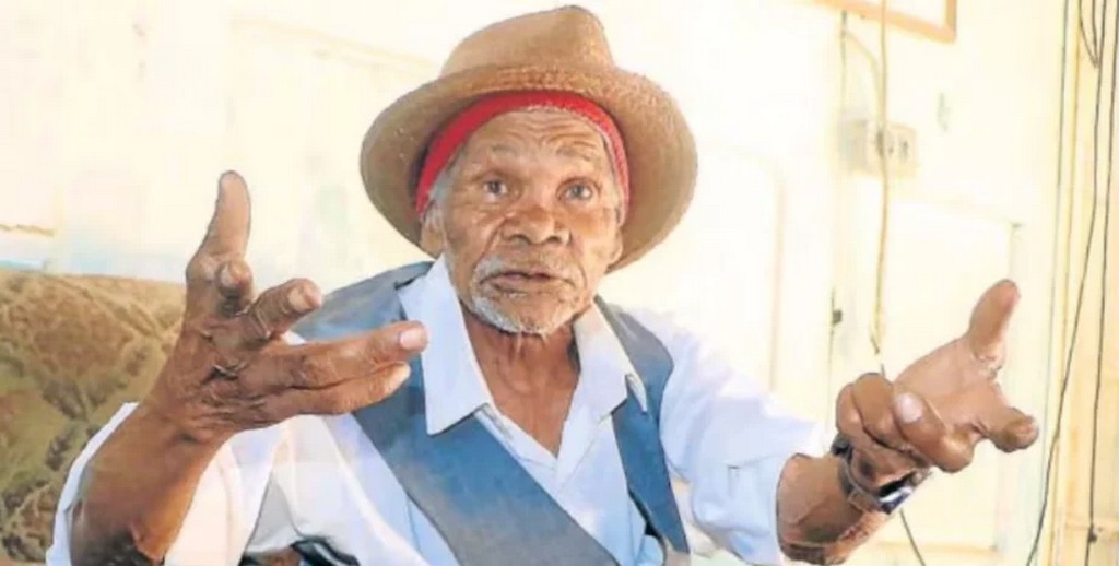 "Найстаріший чоловік світу", який курив усе життя, помер у 121 рік (ФОТО)