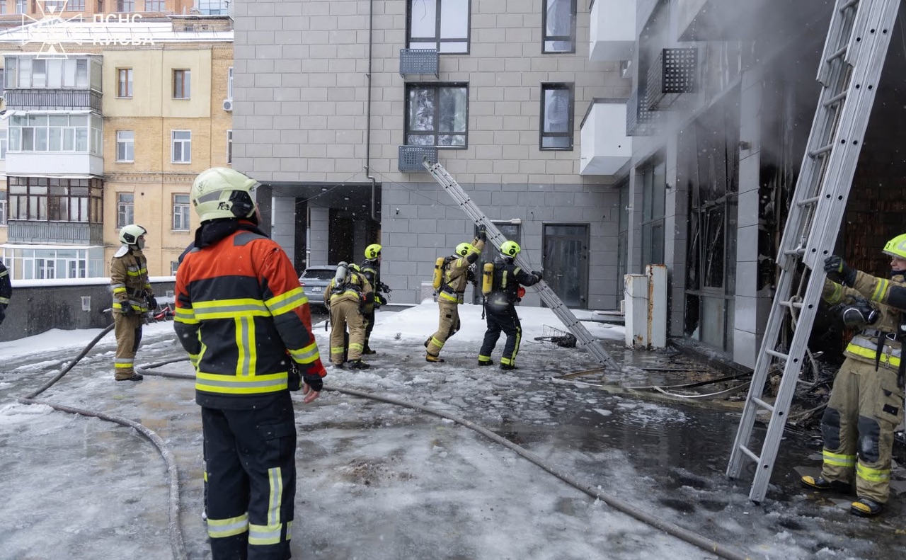 У Шевченківському районі Києва під час пожежі врятували п’ятьох людей (ФОТО)