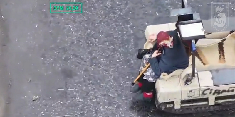 Військові Третього армійського корпусу евакуйовували літню українку за допомогою наземного робота (ВІДЕО)