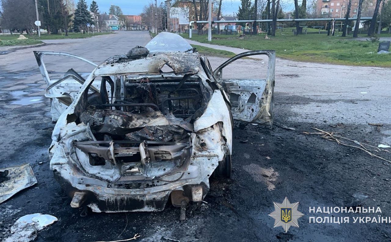 На Сумщині дрон атакував авто поліції: двоє правоохоронців важко поранені (ФОТО)