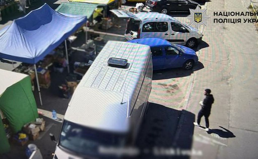 У столиці 23-річний молодик зухвало пограбував підприємця на столичному ярмарку
