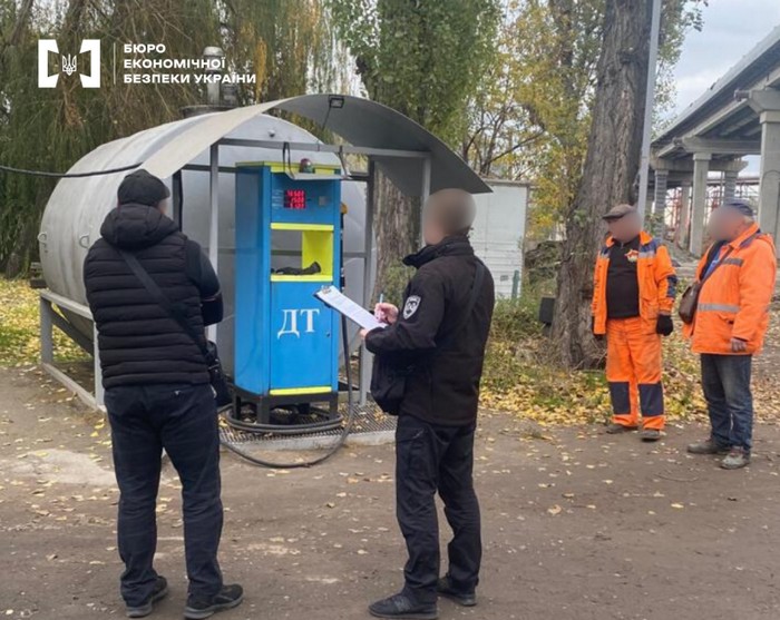 Детективи БЕБ вилучили 20 тонн нелегального пального з одеських АЗС