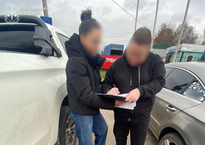 На Житомирщині держреєстраторка незаконно вилучила з комунальної власності 300 га землі