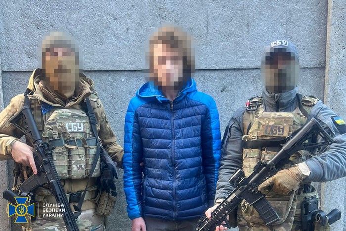 СБУ затримала інформатора ФСБ, який наводив російські удари по позиціях українських дронарів у Костянтинівці