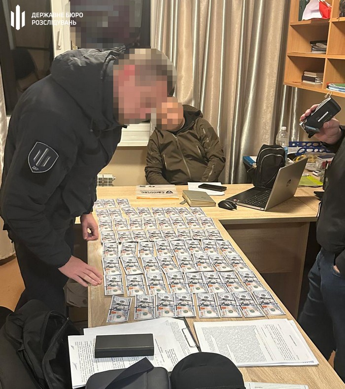 Посадовець одеської Військової академії вимагав гроші у курсантів