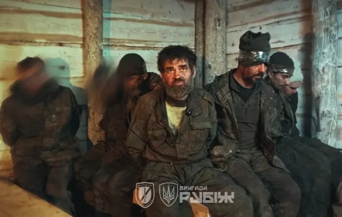 Полонені та щасливі: бійці «Рубежу» показали росіян, що здалися на покровському напрямку (відео)