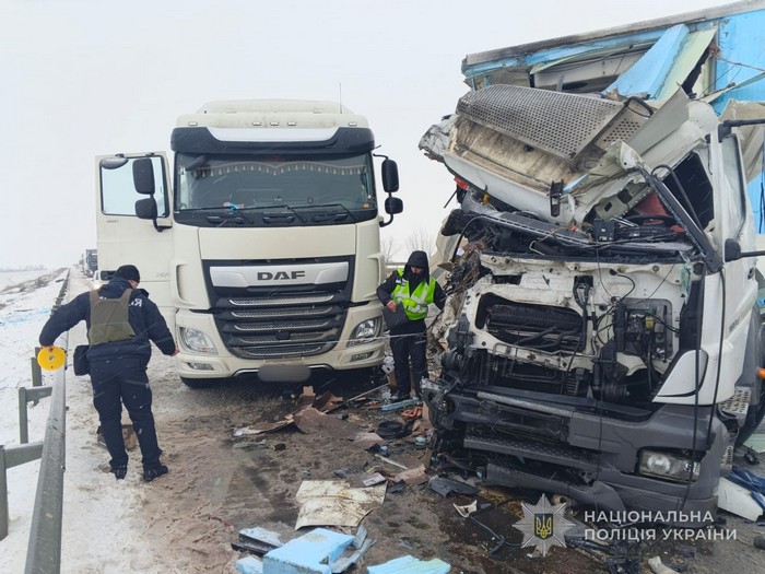 На 330 кілометрі автодороги сполученням Київ–Одеса через ДТП обмежено рух транспорту в напрямку Одеси