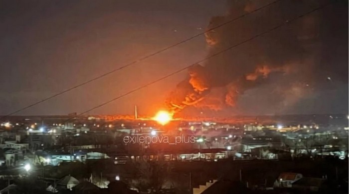 Сили безпілотних систем уночі атакували нафтобазу ворога в окупованому Луганську