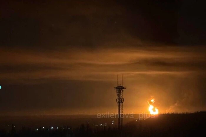 Безпілотники атакували нафтобазу в окупованій Макіївці (відео)