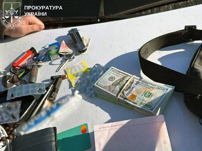 На Чернігівщині двоє злодіїв викрали з приватного будинку понад ₴780 тис.
