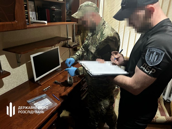 Два гранатомети й 10 гранат – на Донеччині правоохоронця викрили у торгівлі зброєю