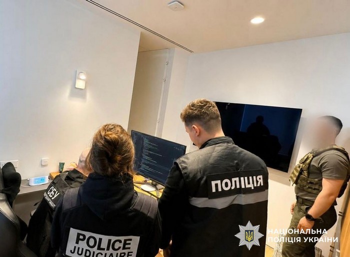 За участі українських поліцейських викрито адміністратора VPN-сервісу, який допомагав кіберзлочинцям приховувати хакерські атаки по всьому світу